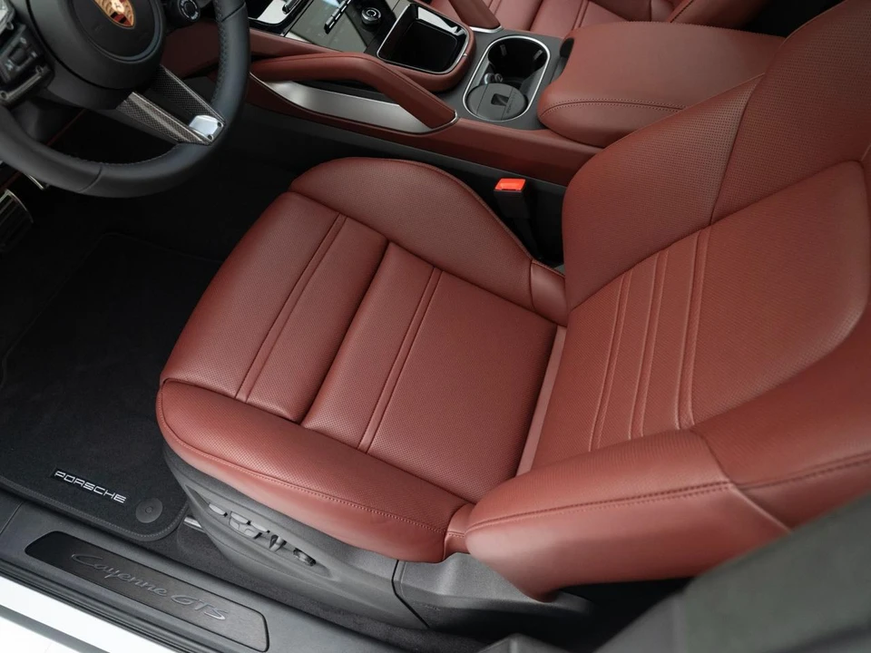 2026 Porsche 9Y0/9Y3 Cayenne GTS - Image 17 of 31