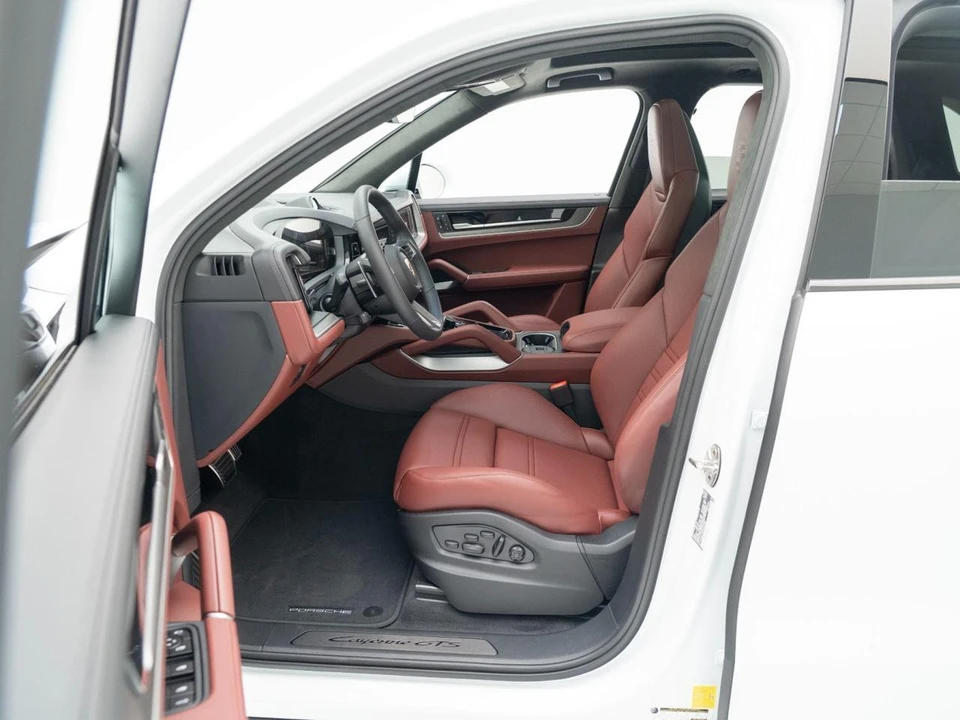 2026 Porsche 9Y0/9Y3 Cayenne GTS - Image 18 of 31