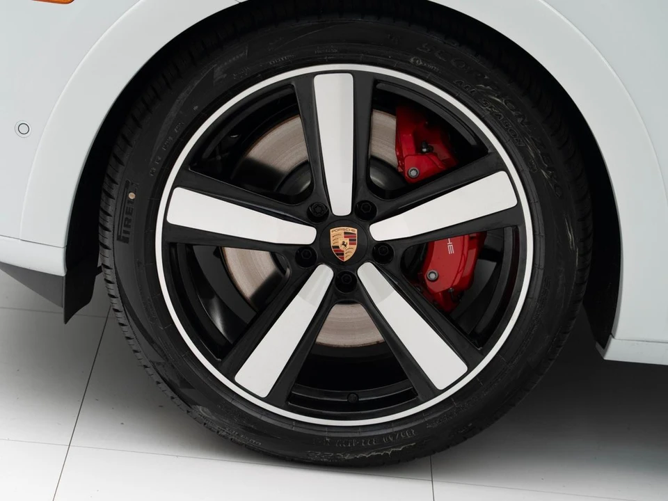 2026 Porsche 9Y0/9Y3 Cayenne GTS - Image 12 of 31