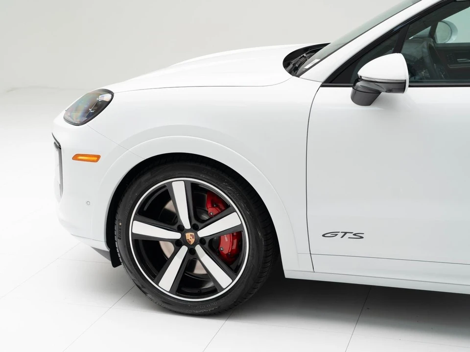 2026 Porsche 9Y0/9Y3 Cayenne GTS - Image 11 of 31
