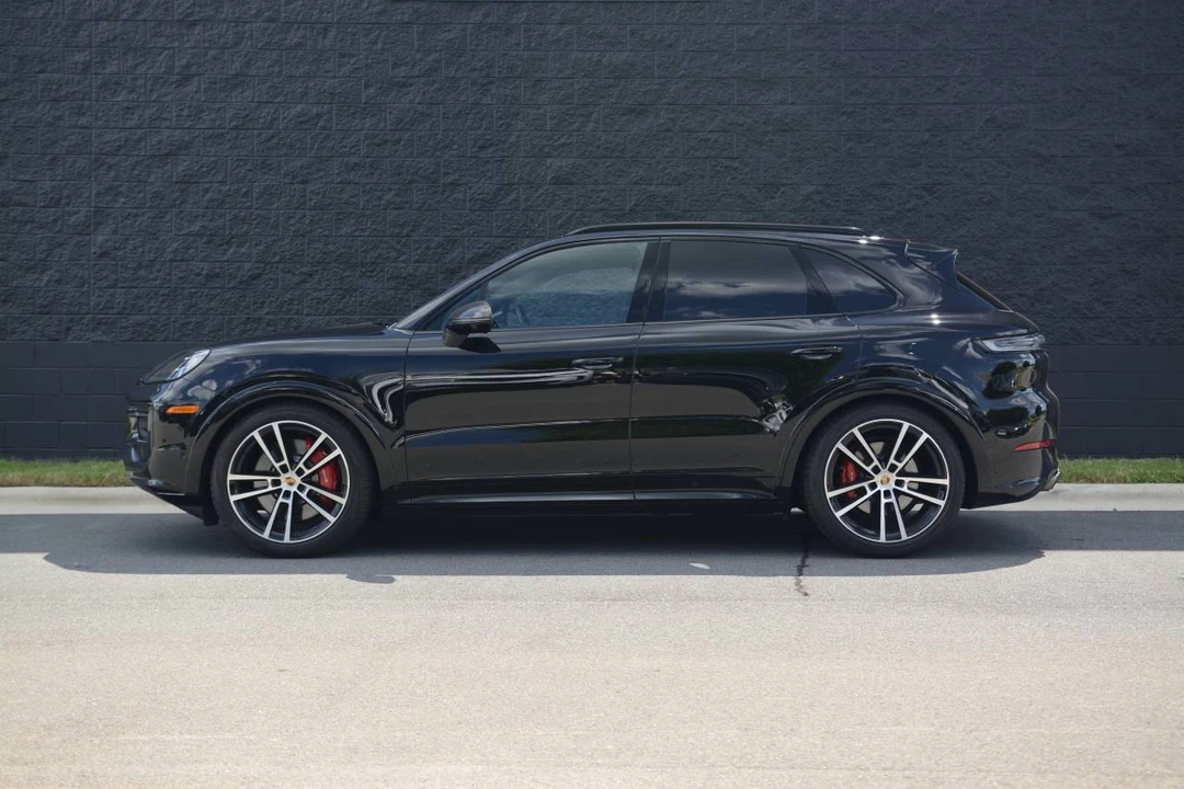 2026 Porsche 9Y0/9Y3 Cayenne GTS - Image 2 of 4