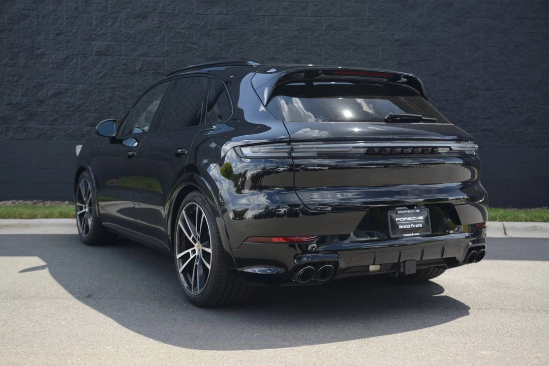 2026 Porsche 9Y0/9Y3 Cayenne GTS - Image 3 of 4
