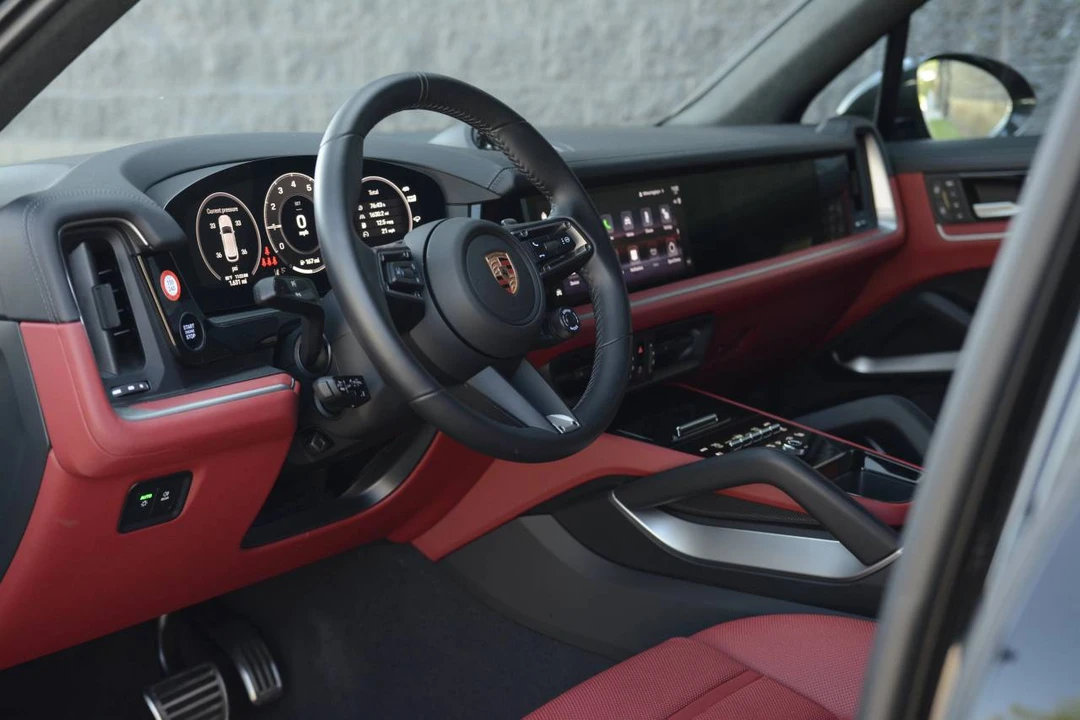2026 Porsche 9Y0/9Y3 Cayenne GTS - Image 4 of 4