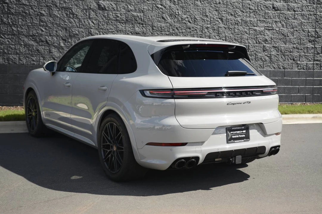 2026 Porsche 9Y0/9Y3 Cayenne GTS - Image 3 of 5