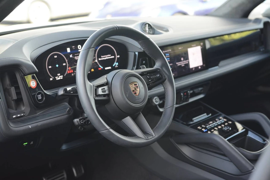 2026 Porsche 9Y0/9Y3 Cayenne GTS - Image 4 of 5