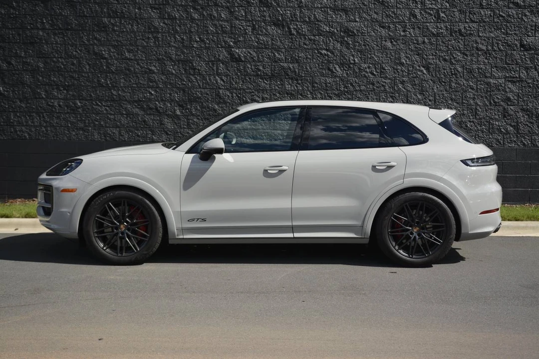 2026 Porsche 9Y0/9Y3 Cayenne GTS - Image 2 of 5
