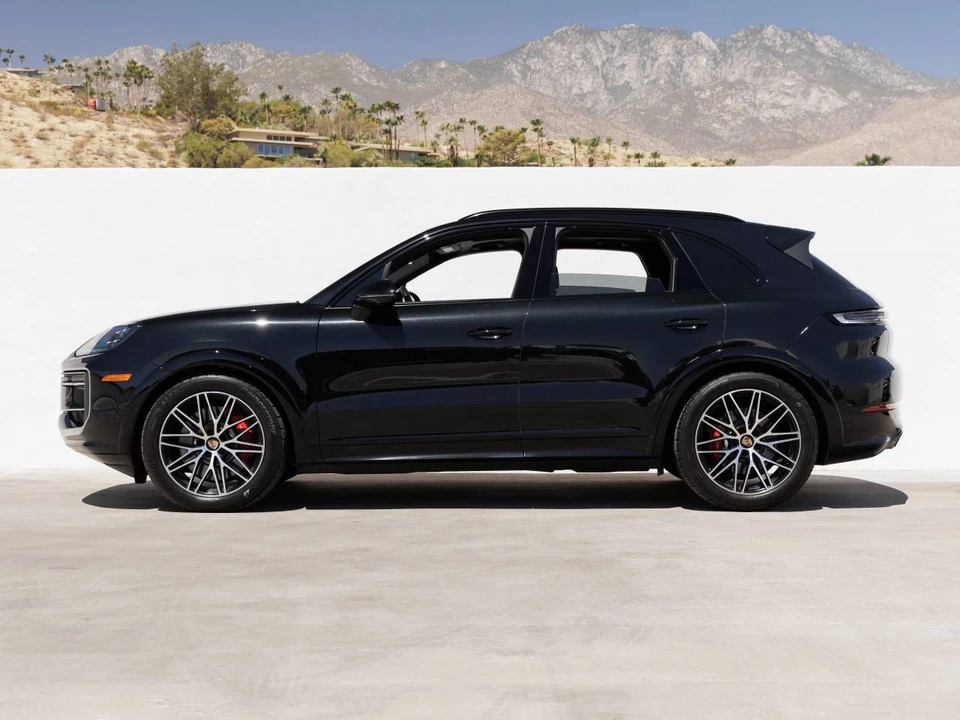 2026 Porsche 9Y0/9Y3 Cayenne GTS - Image 2 of 5
