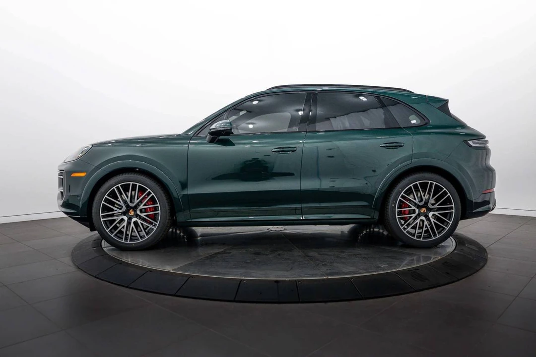 2026 Porsche 9Y0/9Y3 Cayenne GTS - Image 2 of 4