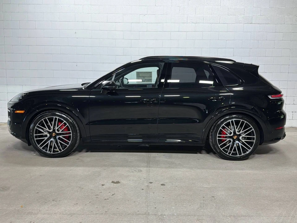 2026 Porsche 9Y0/9Y3 Cayenne GTS - Image 2 of 4