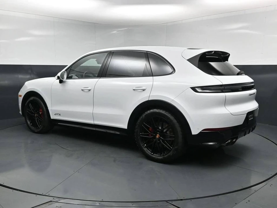 2026 Porsche 9Y0/9Y3 Cayenne GTS - Image 3 of 5