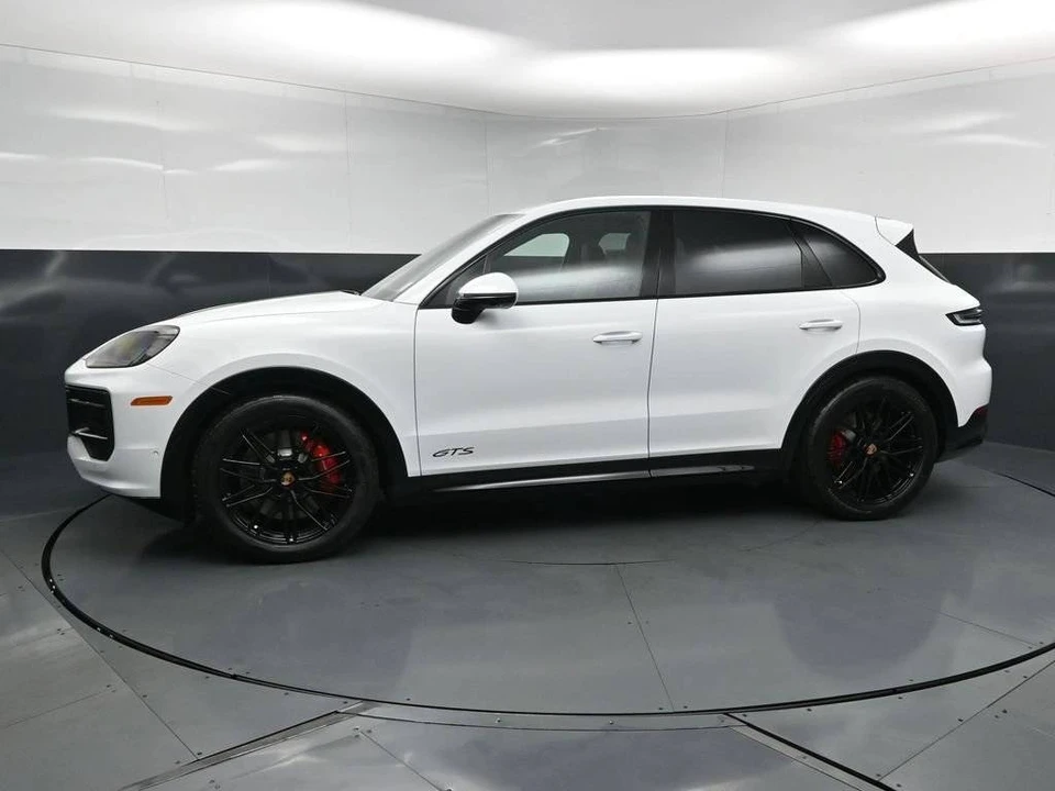 2026 Porsche 9Y0/9Y3 Cayenne GTS - Image 2 of 5