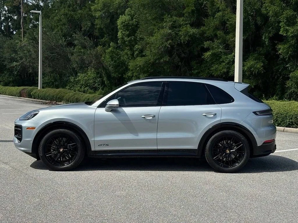 2026 Porsche 9Y0/9Y3 Cayenne GTS - Image 2 of 5