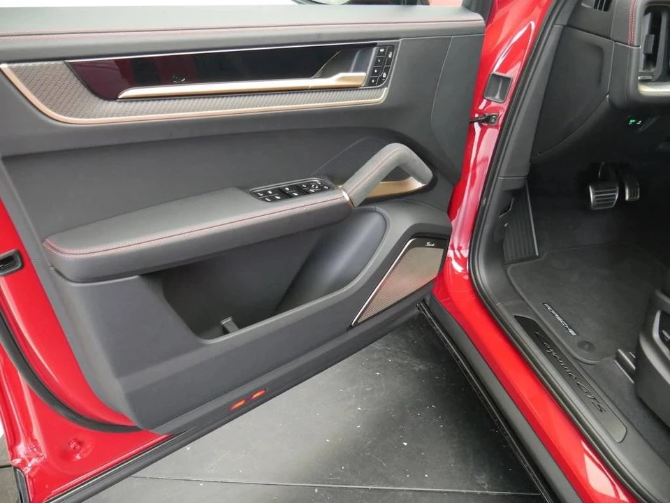 2026 Porsche 9Y0/9Y3 Cayenne GTS - Image 4 of 5