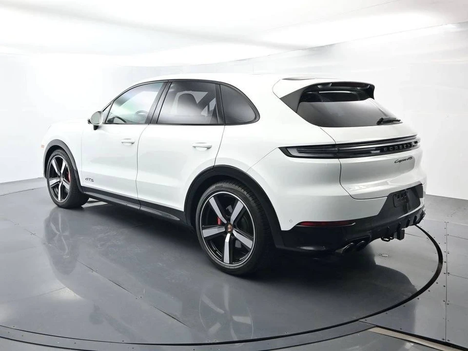 2026 Porsche 9Y0/9Y3 Cayenne GTS - Image 3 of 5