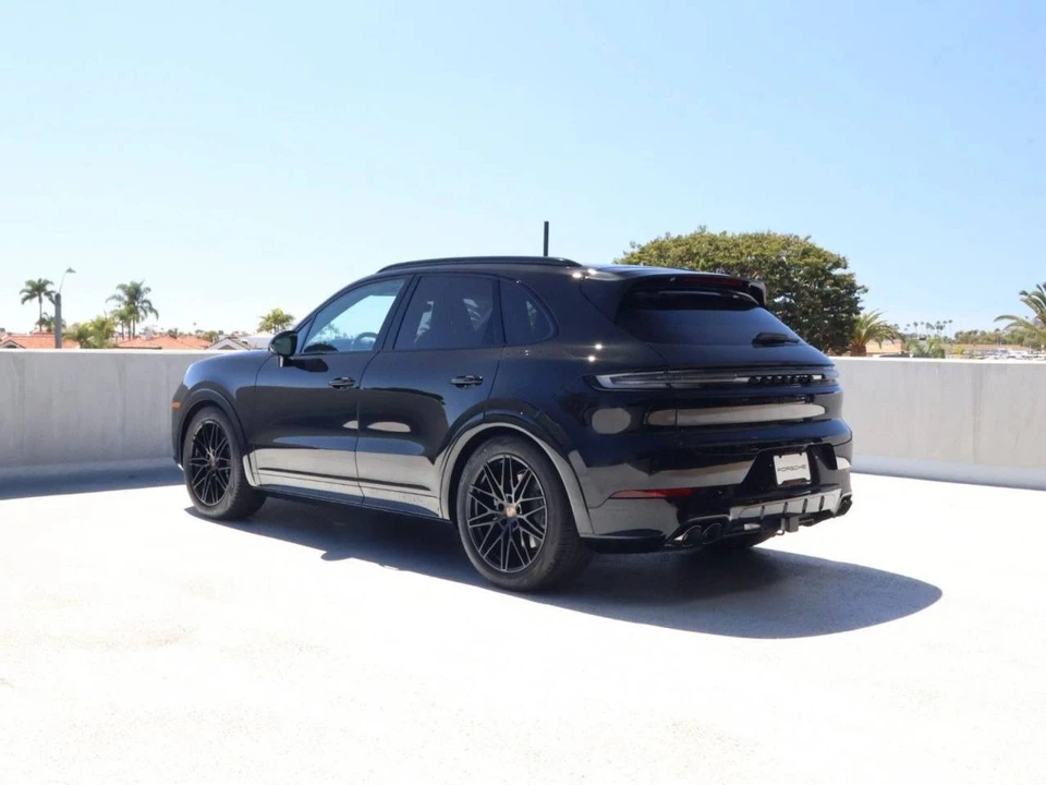 2026 Porsche 9Y0/9Y3 Cayenne GTS - Image 3 of 4