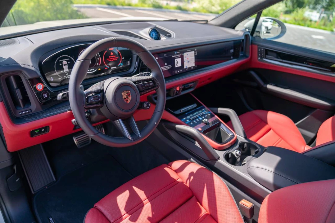 2026 Porsche 9Y0/9Y3 Cayenne GTS - Image 4 of 5