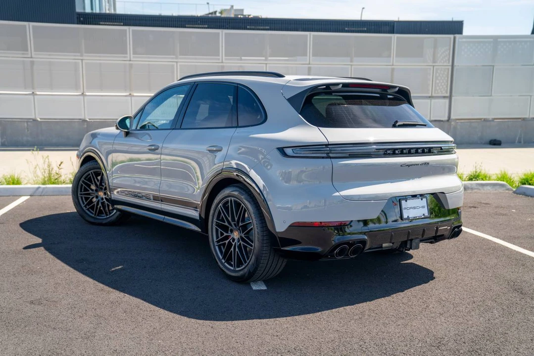 2026 Porsche 9Y0/9Y3 Cayenne GTS - Image 3 of 5