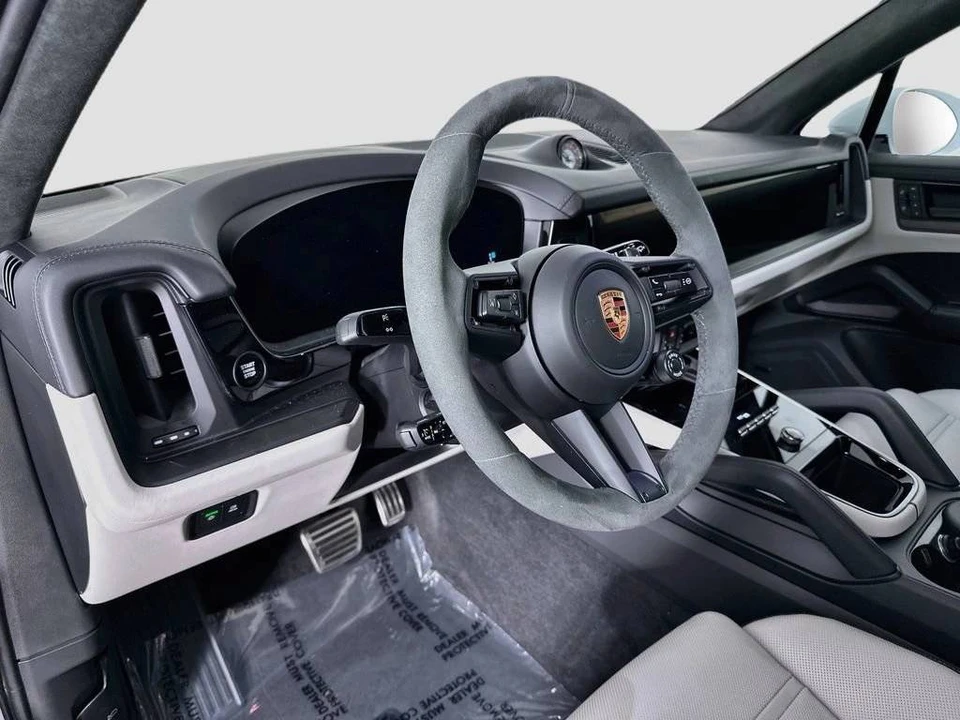 2026 Porsche 9Y0/9Y3 Cayenne GTS - Image 4 of 4