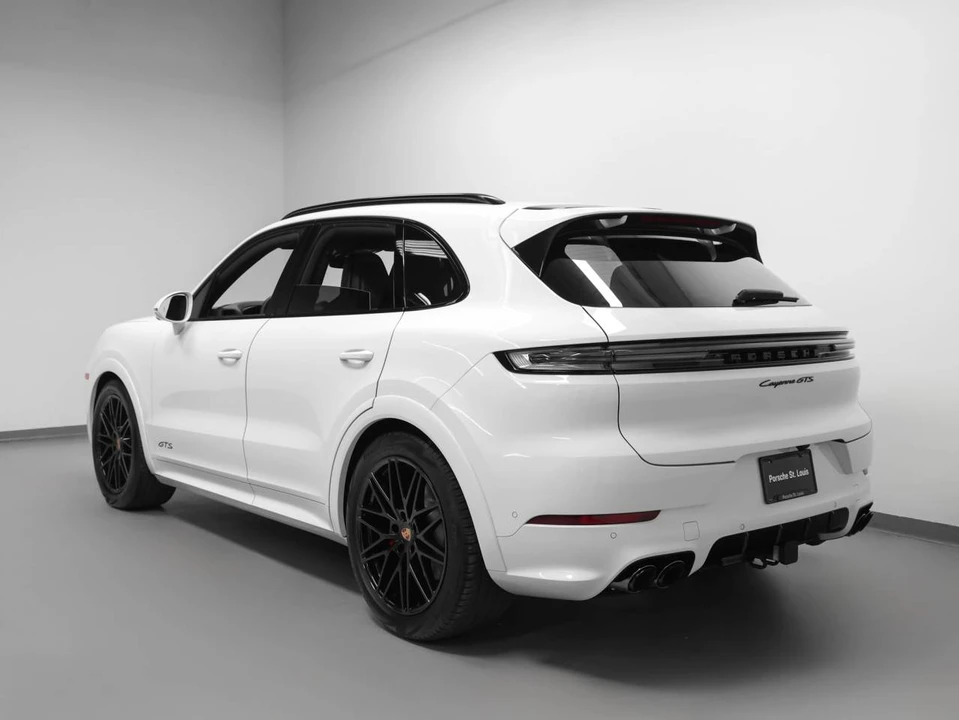 2026 Porsche 9Y0/9Y3 Cayenne GTS - Image 3 of 4