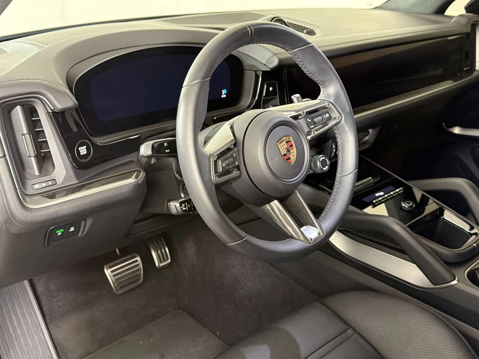 2026 Porsche 9Y0/9Y3 Cayenne GTS - Image 4 of 4