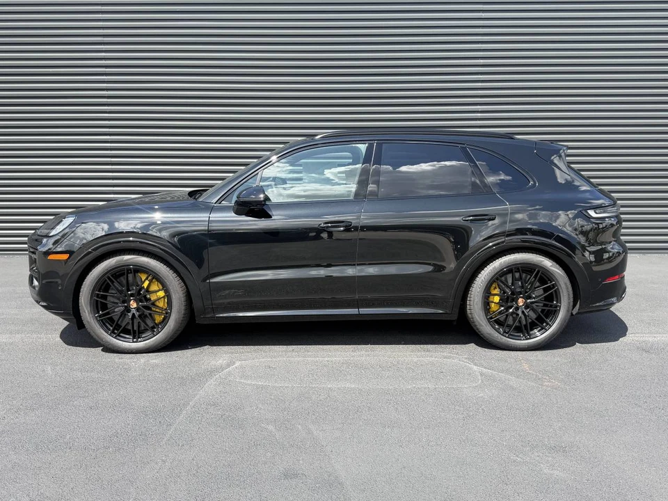 2026 Porsche 9Y0/9Y3 Cayenne GTS - Image 2 of 4