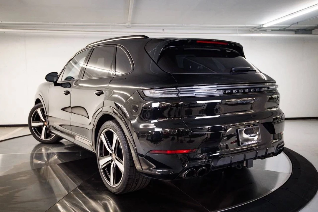 2026 Porsche 9Y0/9Y3 Cayenne GTS - Image 3 of 5