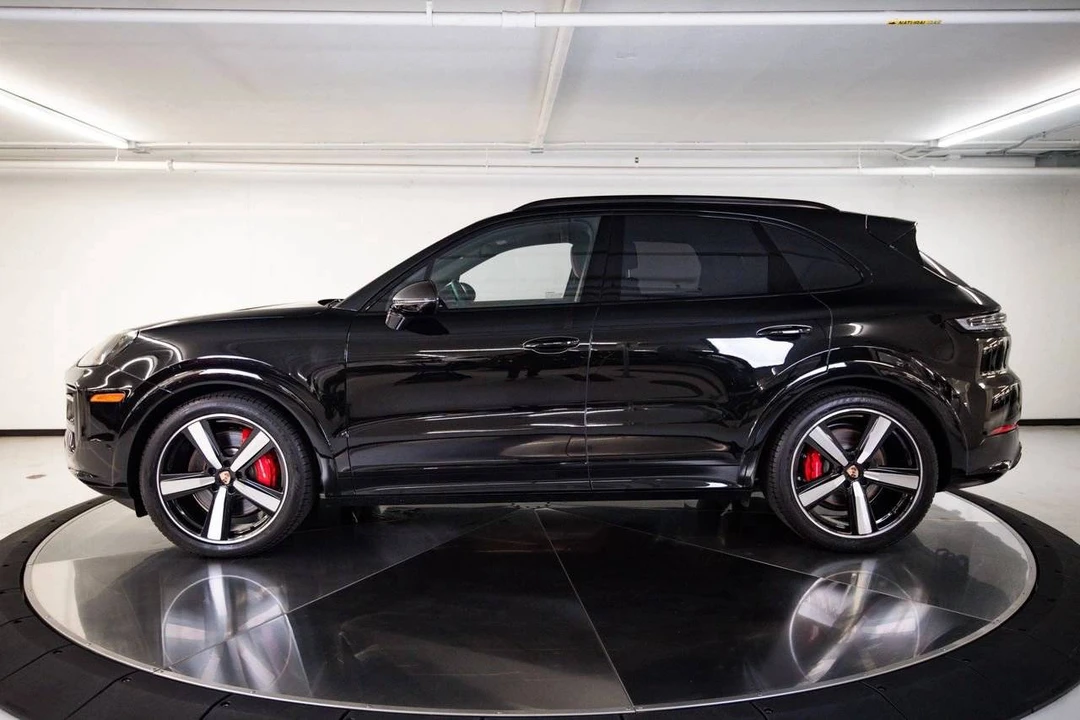 2026 Porsche 9Y0/9Y3 Cayenne GTS - Image 2 of 5