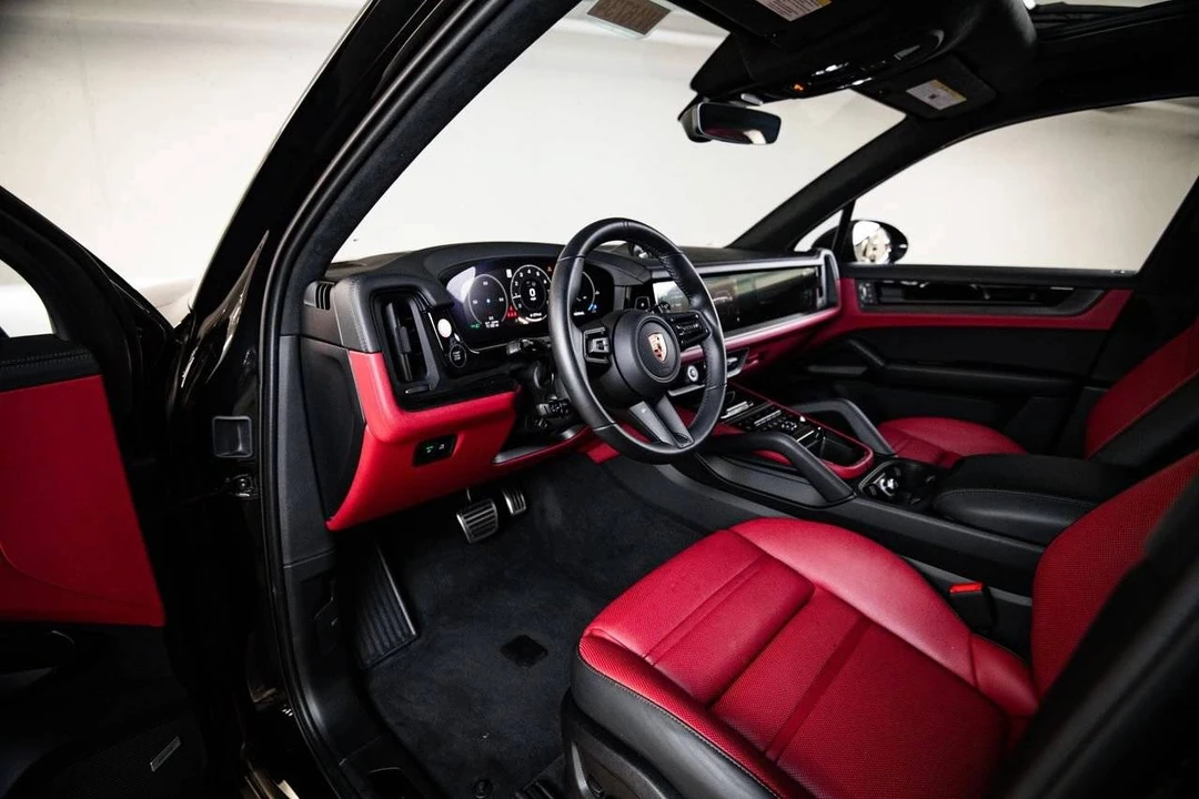 2026 Porsche 9Y0/9Y3 Cayenne GTS - Image 4 of 5