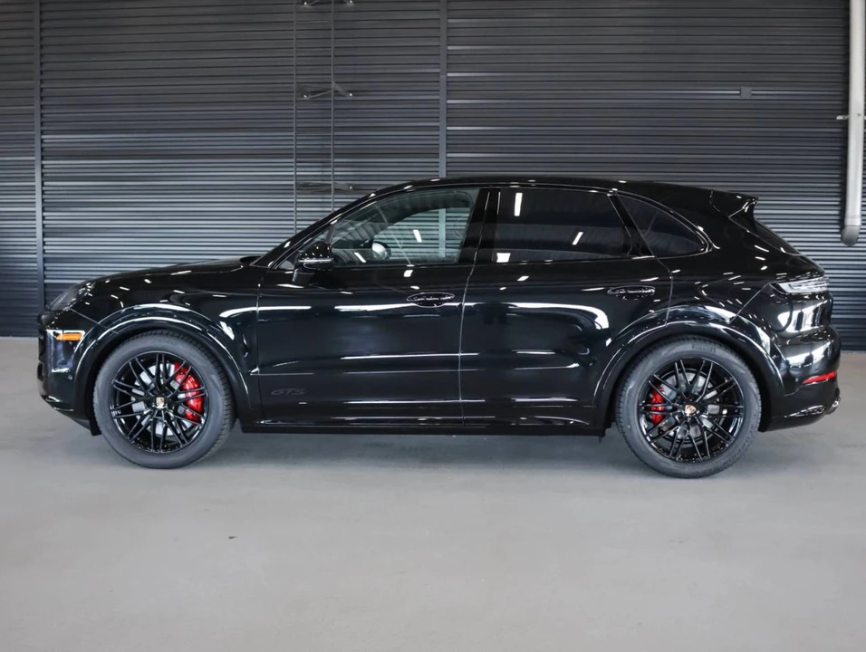 2026 Porsche 9Y0/9Y3 Cayenne GTS - Image 2 of 5