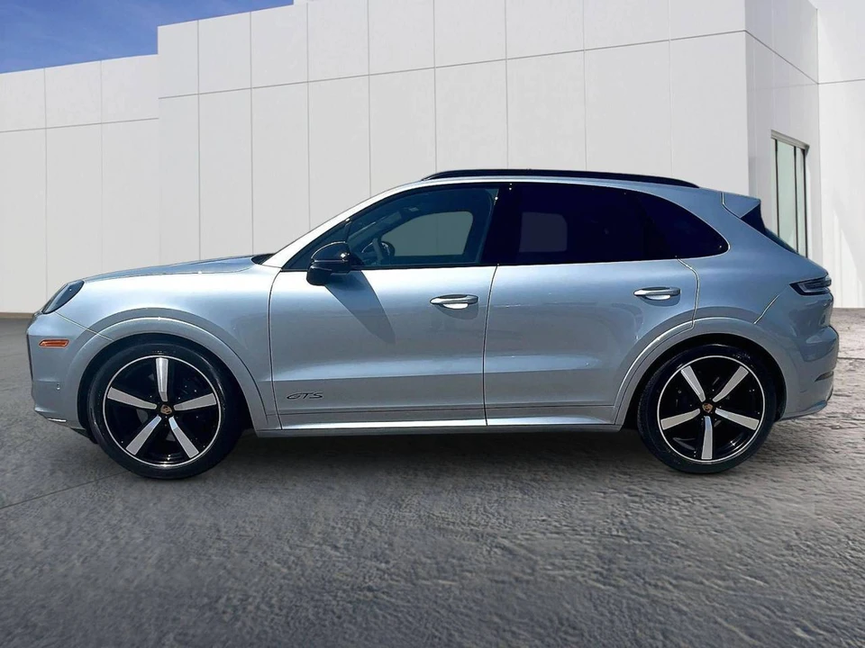 2026 Porsche 9Y0/9Y3 Cayenne GTS - Image 2 of 5