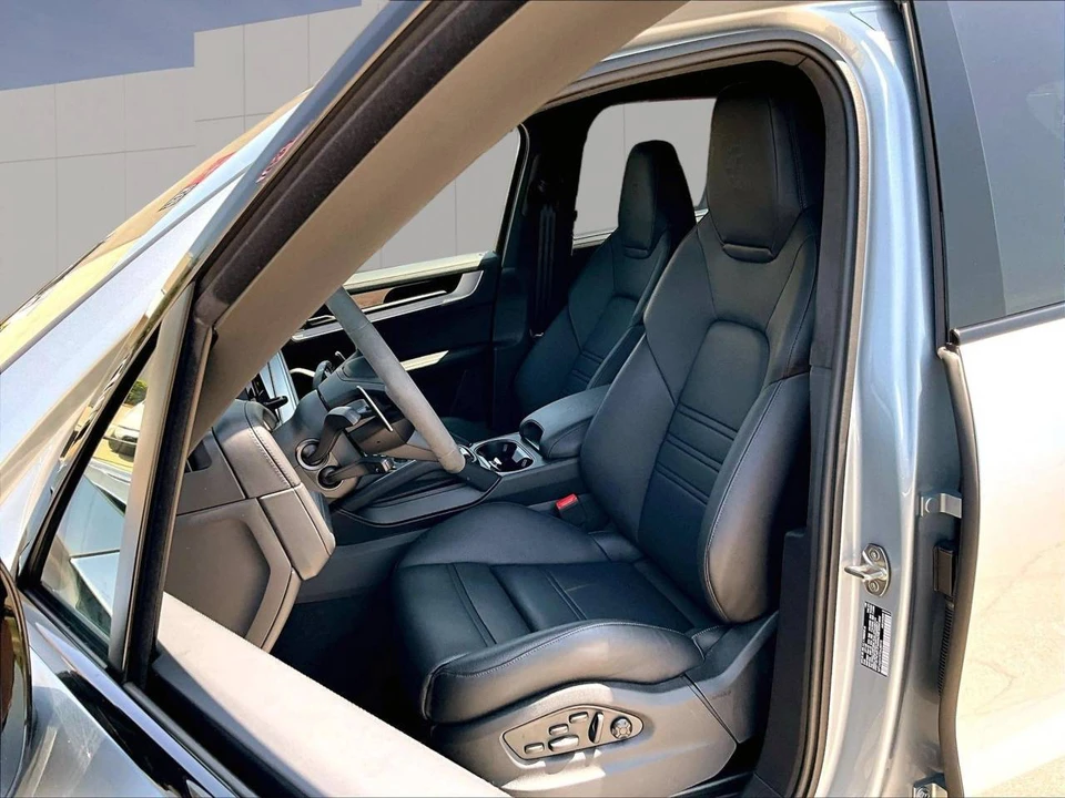 2026 Porsche 9Y0/9Y3 Cayenne GTS - Image 5 of 5