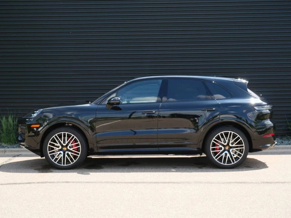 2026 Porsche 9Y0/9Y3 Cayenne GTS - Image 2 of 5
