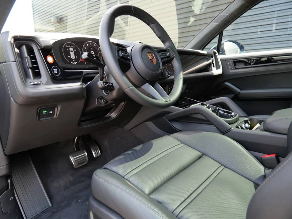 2026 Porsche 9Y0/9Y3 Cayenne GTS - Image 4 of 5