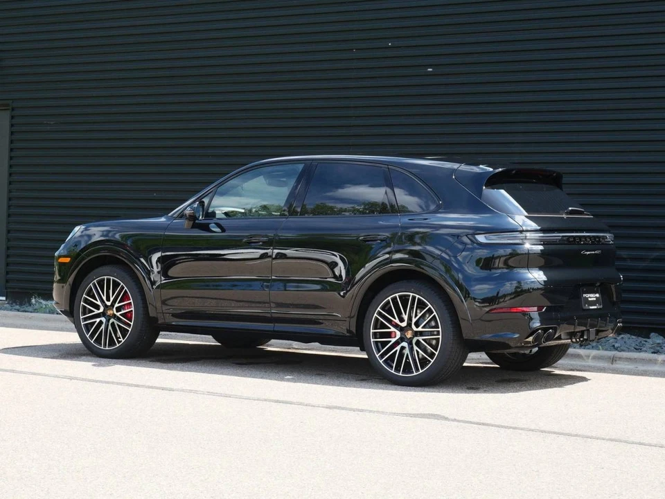 2026 Porsche 9Y0/9Y3 Cayenne GTS - Image 3 of 5