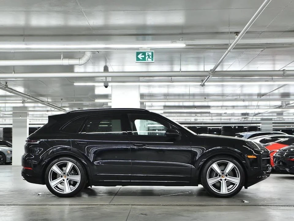 2026 Porsche 9Y0/9Y3 Cayenne - Image 2 of 4