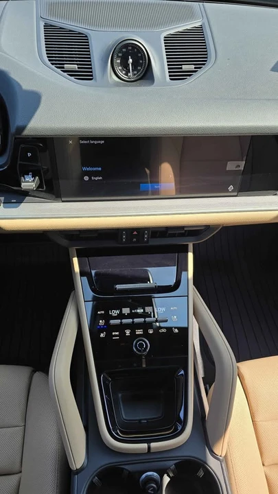 2026 Porsche 9Y0/9Y3 Cayenne - Image 10 of 13