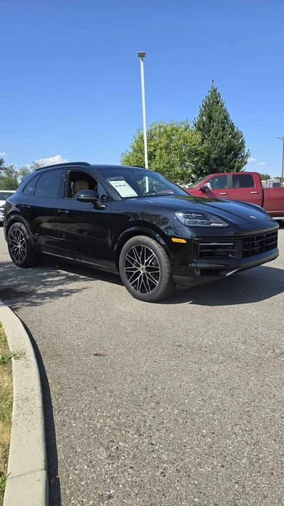 2026 Porsche 9Y0/9Y3 Cayenne - Image 2 of 13