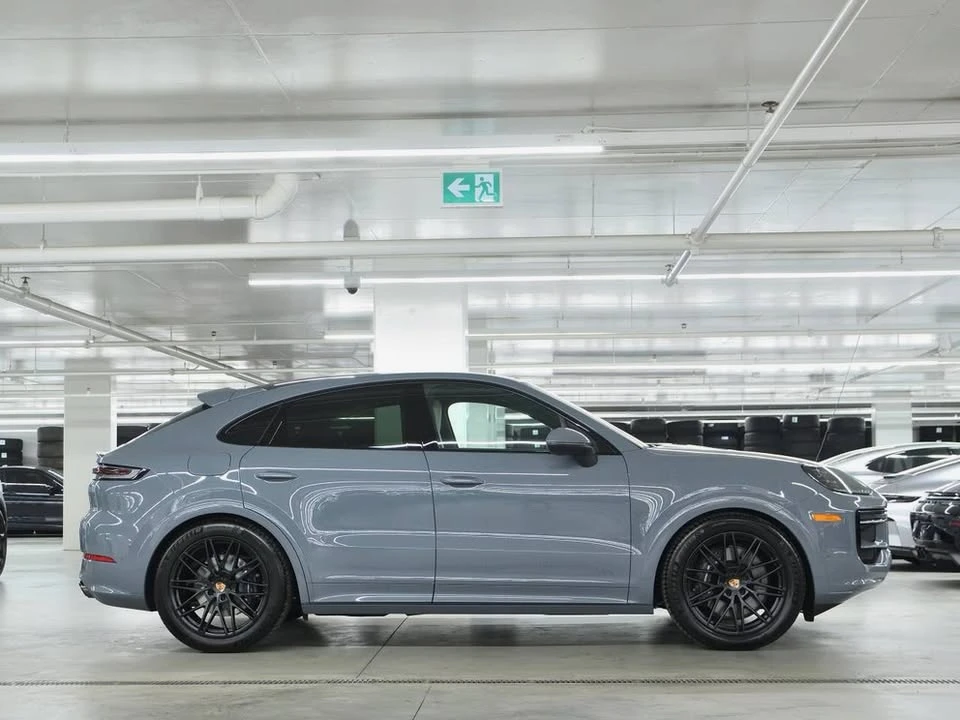 2026 Porsche 9Y0/9Y3 Cayenne - Image 2 of 4