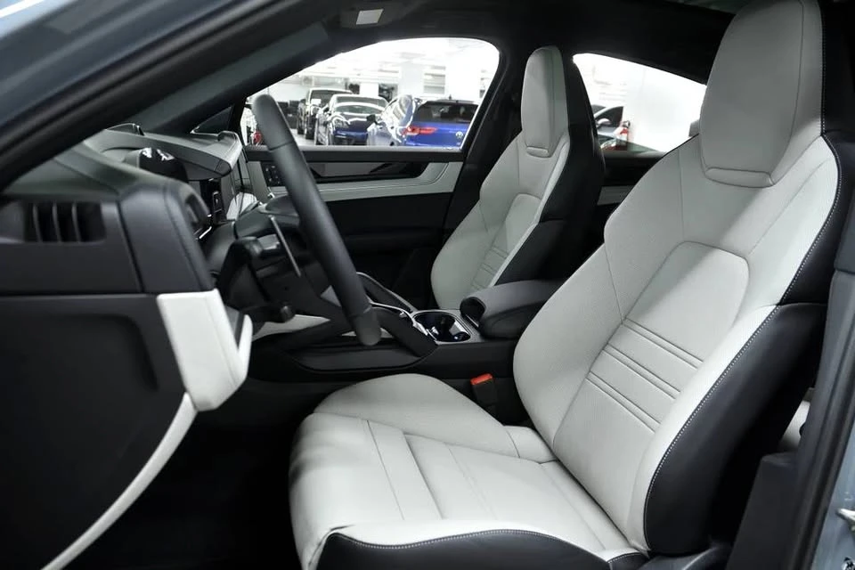 2026 Porsche 9Y0/9Y3 Cayenne - Image 4 of 4