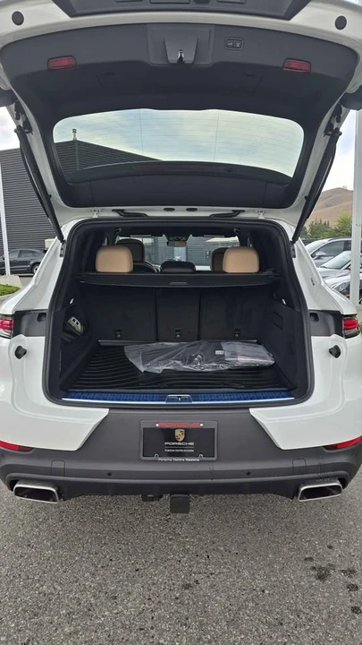 2026 Porsche 9Y0/9Y3 Cayenne - Image 6 of 13
