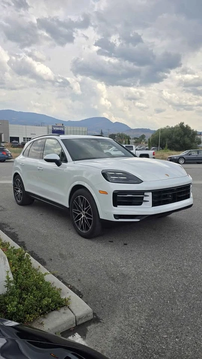 2026 Porsche 9Y0/9Y3 Cayenne - Image 2 of 13