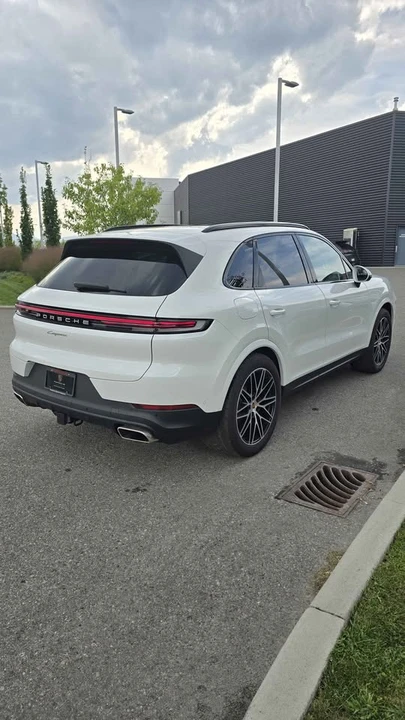 2026 Porsche 9Y0/9Y3 Cayenne - Image 3 of 13