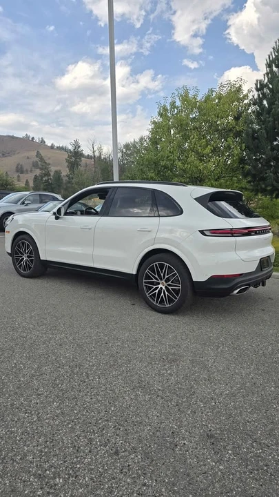 2026 Porsche 9Y0/9Y3 Cayenne - Image 4 of 13