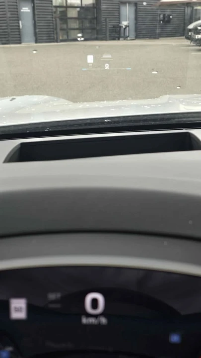 2026 Porsche 9Y0/9Y3 Cayenne - Image 12 of 13