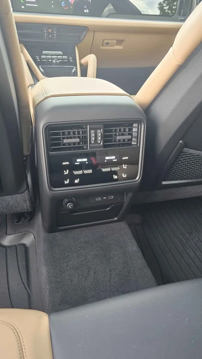 2026 Porsche 9Y0/9Y3 Cayenne - Image 8 of 13