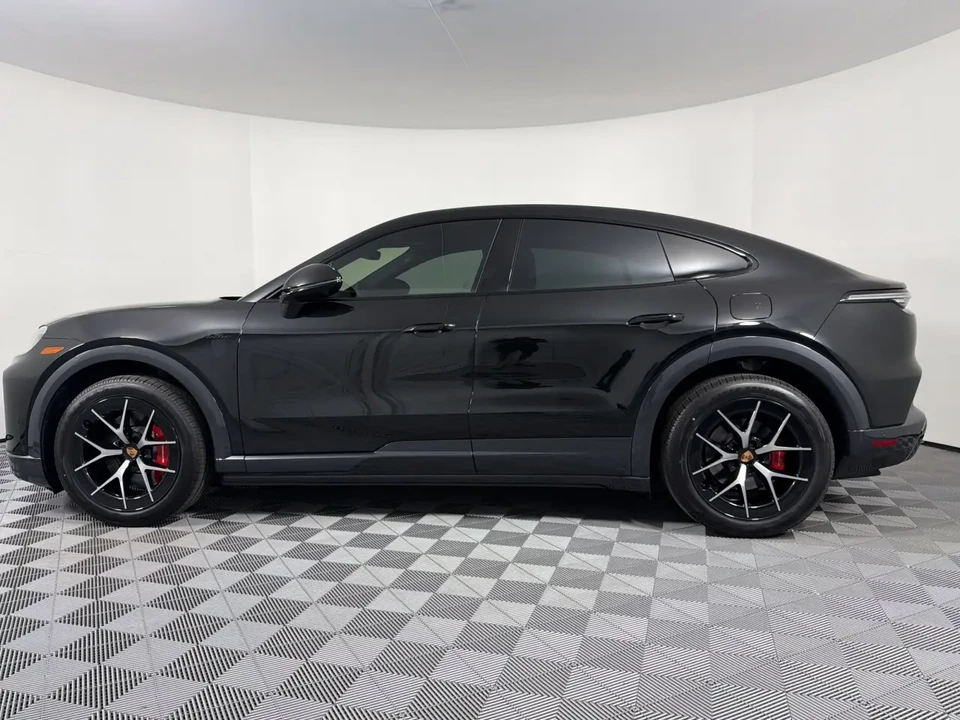2026 Porsche 9Y0/9Y3 Cayenne Coupe - Image 16 of 31