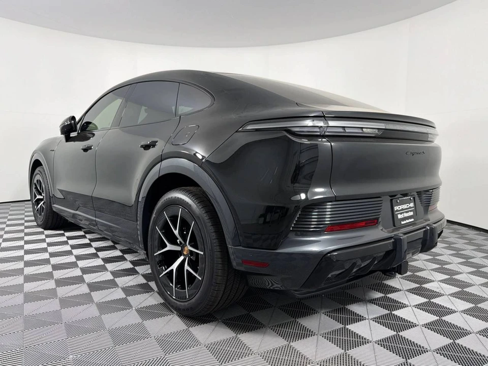 2026 Porsche 9Y0/9Y3 Cayenne Coupe - Image 3 of 4