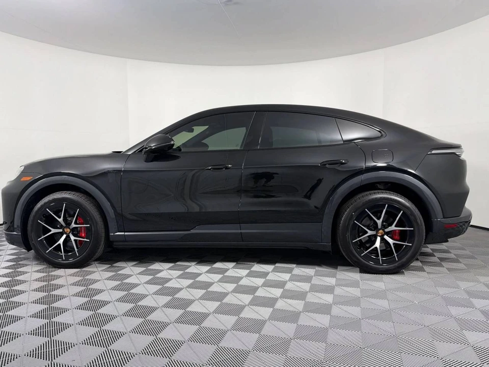 2026 Porsche 9Y0/9Y3 Cayenne Coupe - Image 2 of 4