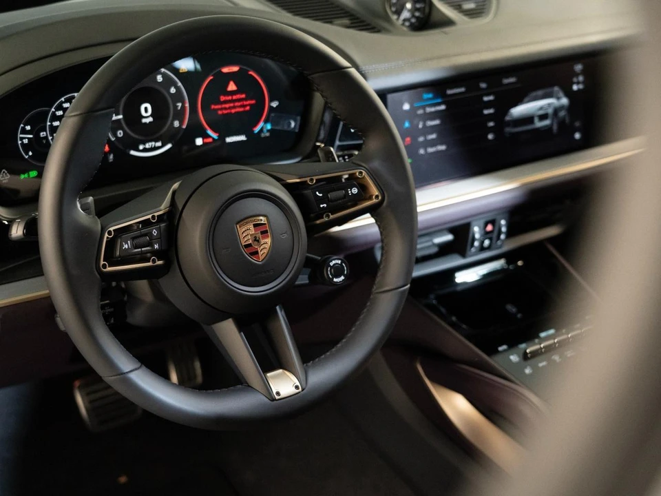 2026 Porsche 9Y0/9Y3 Cayenne Coupe - Image 15 of 28