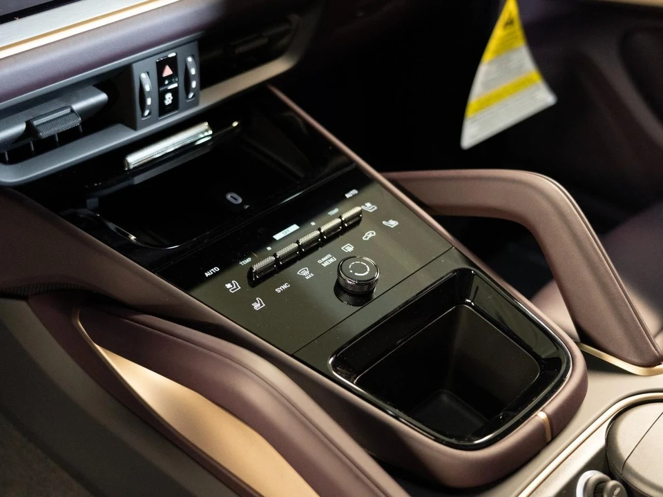 2026 Porsche 9Y0/9Y3 Cayenne Coupe - Image 22 of 28